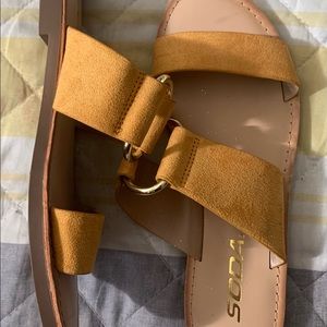 NEW Woman’s Sandals Size 5.5